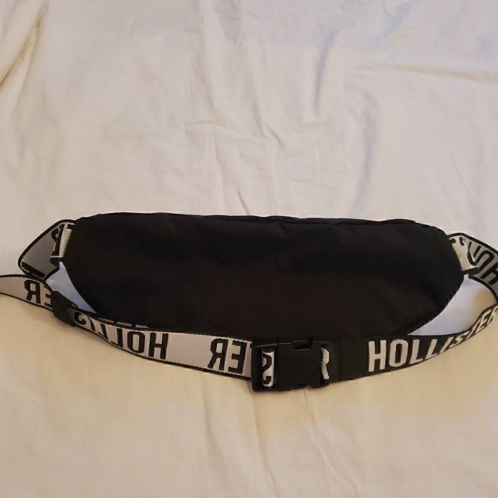 Hollister black logo fanny pack New - Picture 2 of 8